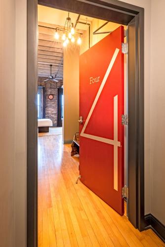 124 Lofts - Downtown Dundee - Walk to Dining in West Dundee (IL)