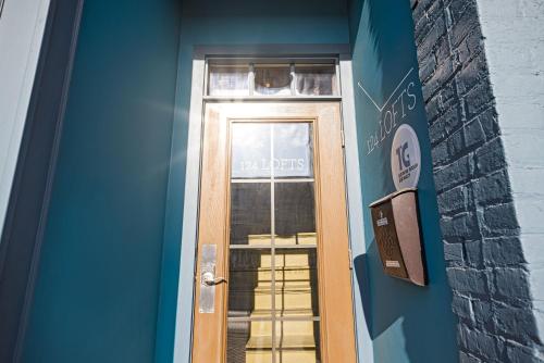 124 Lofts - Downtown Dundee - Walk to Dining in West Dundee (IL)