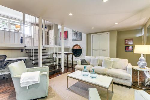 Pool Access! Sleek Condo, 2 Mi to Memorial Park in Houston