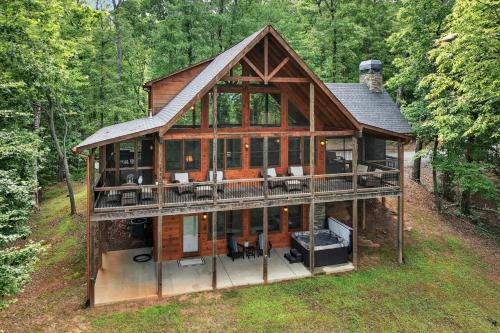 Luxury Mineral Bluff Cabin with Deck and Hot Tub! in Mineral Bluff, USA