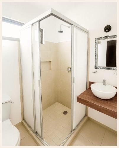 Spacious 3BR House On-Site Parking at Los Lagos in La Pila