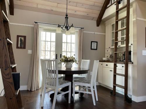 設施, Forest Cottage With 2 Bedrooms Plus Loft Bedroom In DuBois in 杜波伊斯