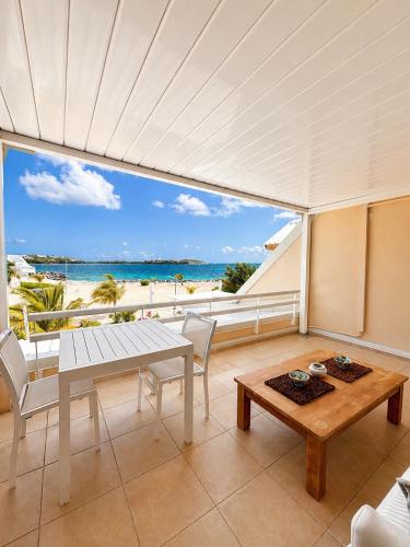 Azur Bliss, appartement vue mer spectaculaire, grande terasse et piscine – khách sạn tại Sandy Ground