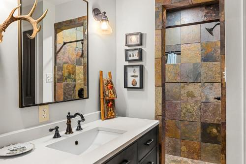 Pool, Porch & Stunning Views: Spacious Texas Home!, Glen Rose (zdjęcie 3)