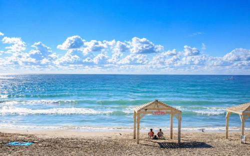 해변, Kophiphi by the Sea - קופיפי על הים in 크리얏 얌