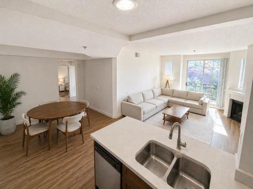 Spacious 2 Bedroom 2 Bathroom In Gated Community - Los Angeles, CA
