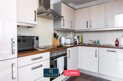 Stunning 1-bed, Central MK, Free Parking, Smart TV By Valore Property Services 5