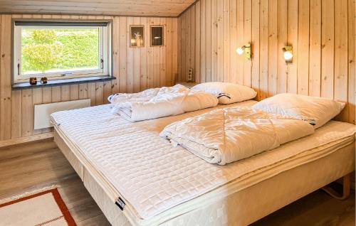 Lovely Home In Glesborg With Kitchen in 加爾斯堡
