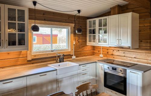 Kitchen, 3 Bedroom Beautiful Home In Haderslev in Aro
