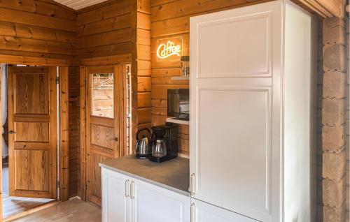 Kitchen, 3 Bedroom Beautiful Home In Haderslev in Aro
