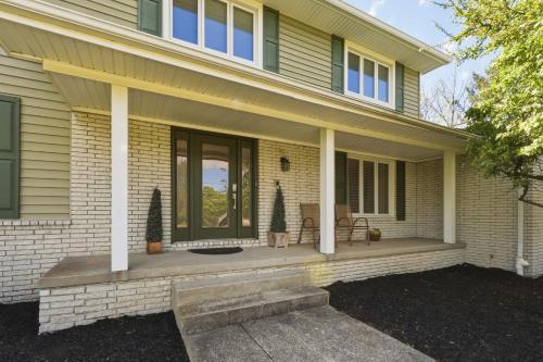 Spacious Pepper Pike Home - Near CLE Clinc & CWRU in Beachwood (Ohio)