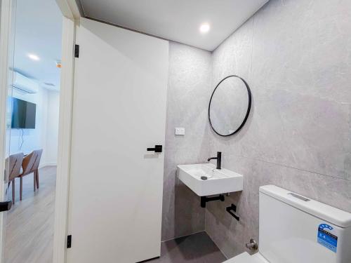 Auburn Studio Entire Studio with Ensuite toilet and kitchen - image 10