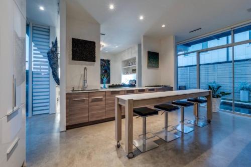 Luxury 2BR 2BA w Pool and Large Pets Allowed in East Dallas