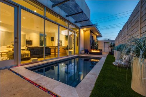 Luxury 2BR 2BA w Pool and Large Pets Allowed in East Dallas