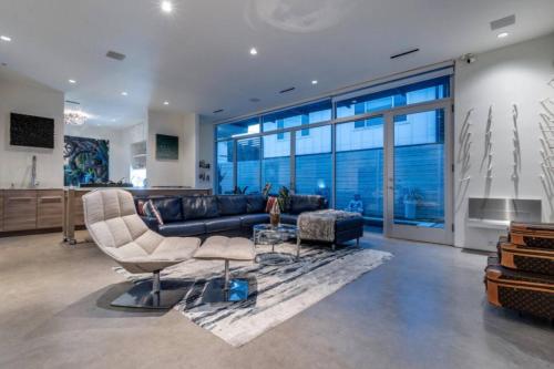 Luxury 2BR 2BA w Pool and Large Pets Allowed in East Dallas
