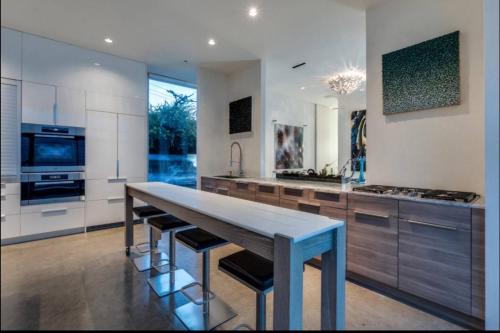 Luxury 2BR 2BA w Pool and Large Pets Allowed in East Dallas
