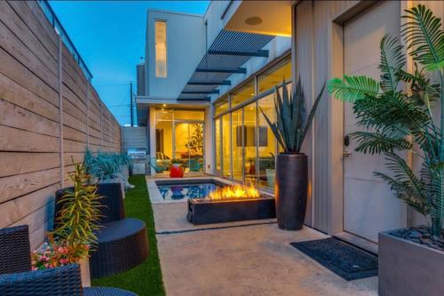 Luxury 2BR 2BA w Pool and Large Pets Allowed in East Dallas