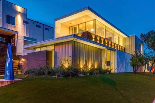 Luxury 2BR 2BA w Pool and Large Pets Allowed in East Dallas
