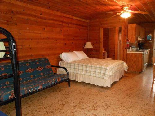 Bay Landing Camping Resort Deluxe Cabin 29 thumb 2