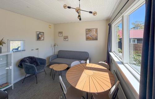 Gorgeous Home In Nexø With Wifi in Snogebeka