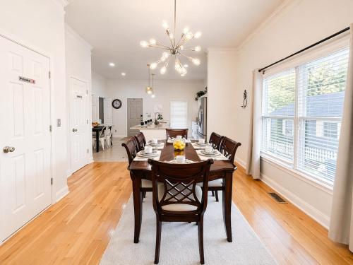 Dreamy House sleeps 8 near Mercedez Benz Stadium in Mechanicsville