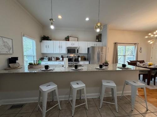 Dreamy House sleeps 8 near Mercedez Benz Stadium in Mechanicsville