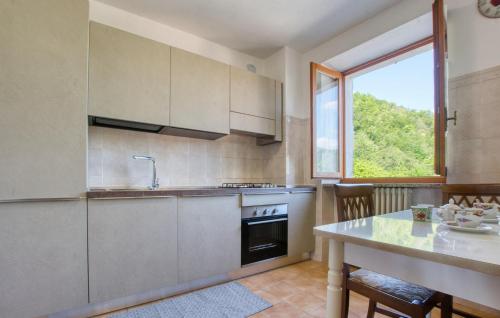 virtuve, 2 Bedroom Stunning Home In San Colombano Certenol in Coreglia Ligure
