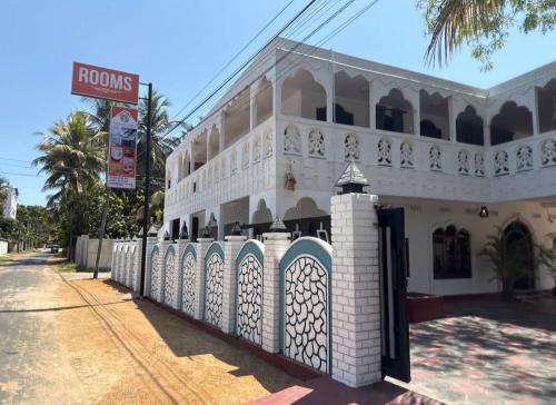 Nothern Empire Guest House& Restaurant , juice bar in 아추벨리 사우스