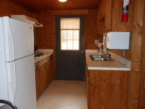 Bay Landing Camping Resort Cabin 1 - main image