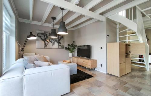 Amazing Home In Stavenisse With Swimming Pool in Tholen