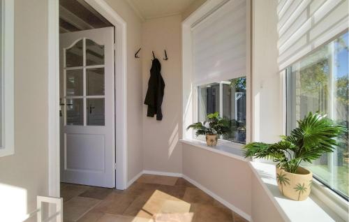 Vista exterior, Amazing Home In Stavenisse With Swimming Pool in Tholen