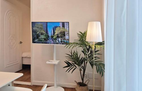 홍대 # Core Stay 201, Сеул (фото 5)