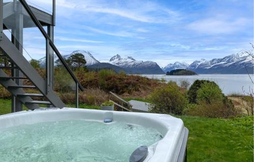 . Stunning Home In Ålesund With House Sea View