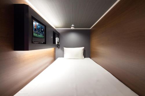 commun SHIBUYA (Male Only) Located in Shibuya, commun SHIBUYA (Male Only) is a perfect starting point from which to explore Tokyo. The property offers a wide range of amenities and perks to ensure you have a great time. Service