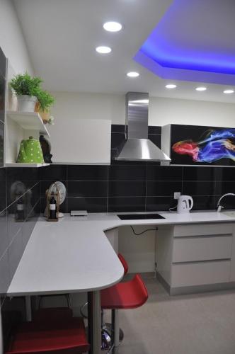 Konyha, Isramax Jerusalem Apartment in Bat-Yam in Bat Yam