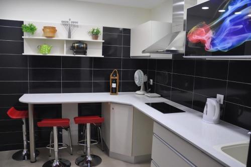 Konyha, Isramax Jerusalem Apartment in Bat-Yam in Bat Yam