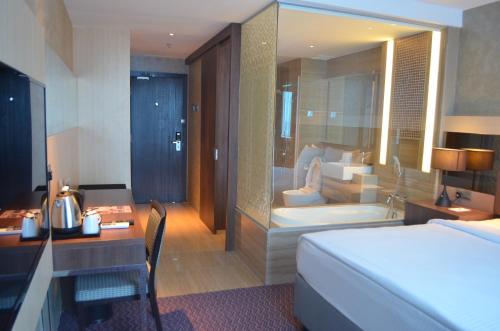 room detail thumbnail 2