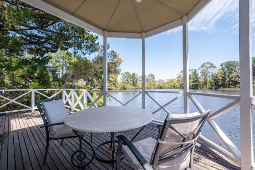 Chalet Un at Woodman Estate in Moorooduc