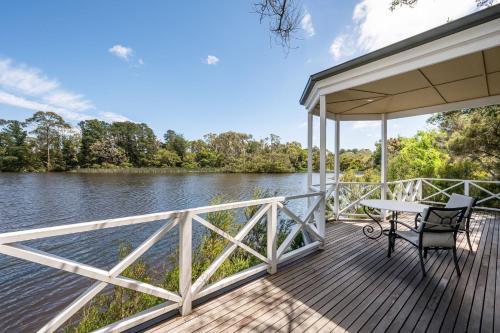 Chalet Un at Woodman Estate in Moorooduc