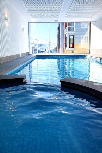 Swimmingpool, Hotham Ski Out 6 Person Max Studio with pool sauna and spa in Mount Hotham