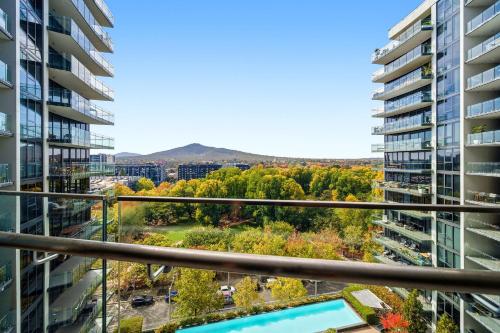 Stylish 1-Bed in CBD with Secure Underground Parking - image 5
