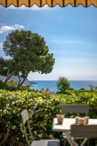 LES MIRADORS - Calme - Piscine - Parking prive - in Menton