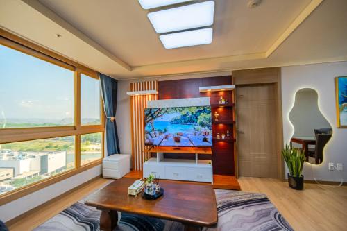 Dheights Resort in Clark High View Lake Building - Mabalacat