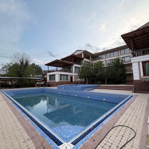 Swimming pool, Sky Town Mountain Resort in Yusufkhona