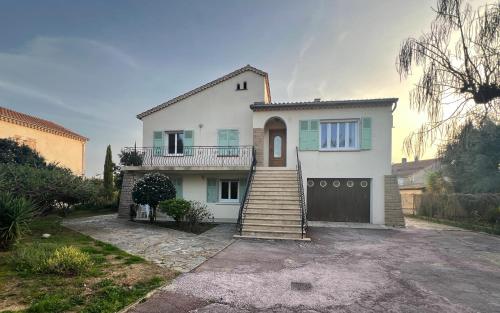 Logement pour vacances seventies pour 4 personnes - Location saisonnière - La Londe-les-Maures