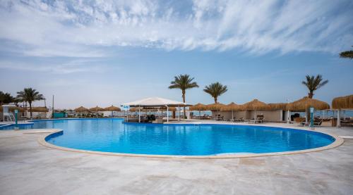 Pub/Lounge, SUNRISE Azalea Aqua Park Resort  in Al Ahyaa