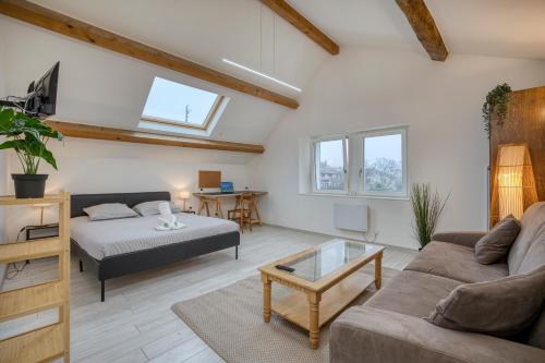 COLIVING - bedroom Salon & TV in Peron