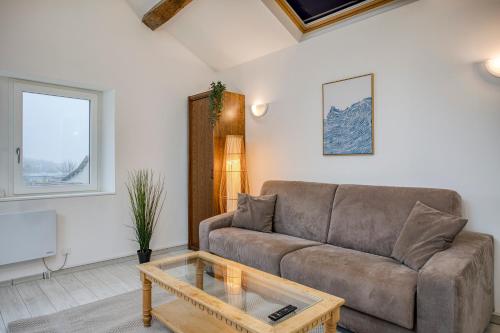 COLIVING - bedroom Salon & TV in Peron