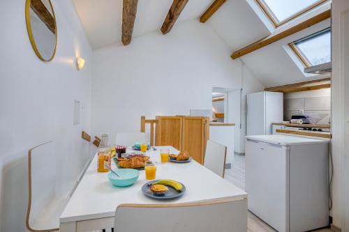 COLIVING - bedroom Salon & TV in Peron
