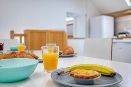 COLIVING - bedroom Salon & TV in Peron